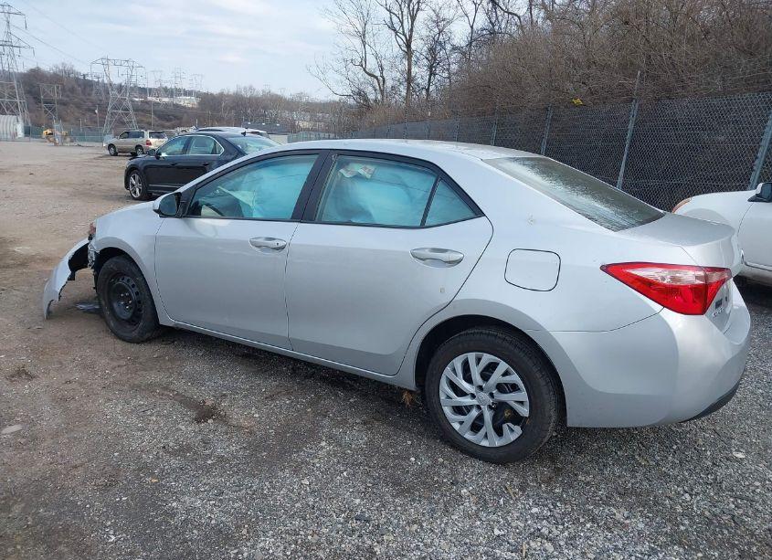 Photo 3 of 2018 Toyota Corolla LE (VIN 2T1BURHE1JC038619)