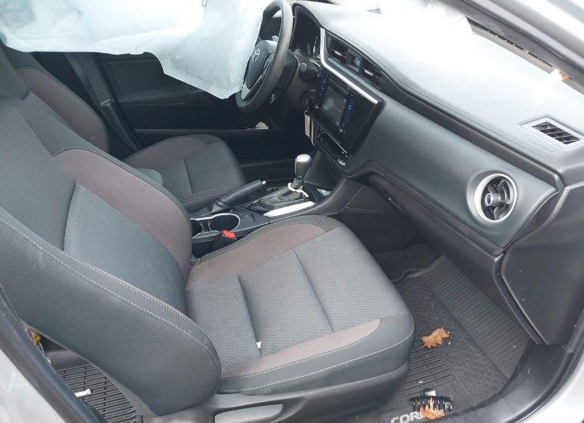 Photo 5 of 2018 Toyota Corolla LE (VIN 2T1BURHE1JC038619)