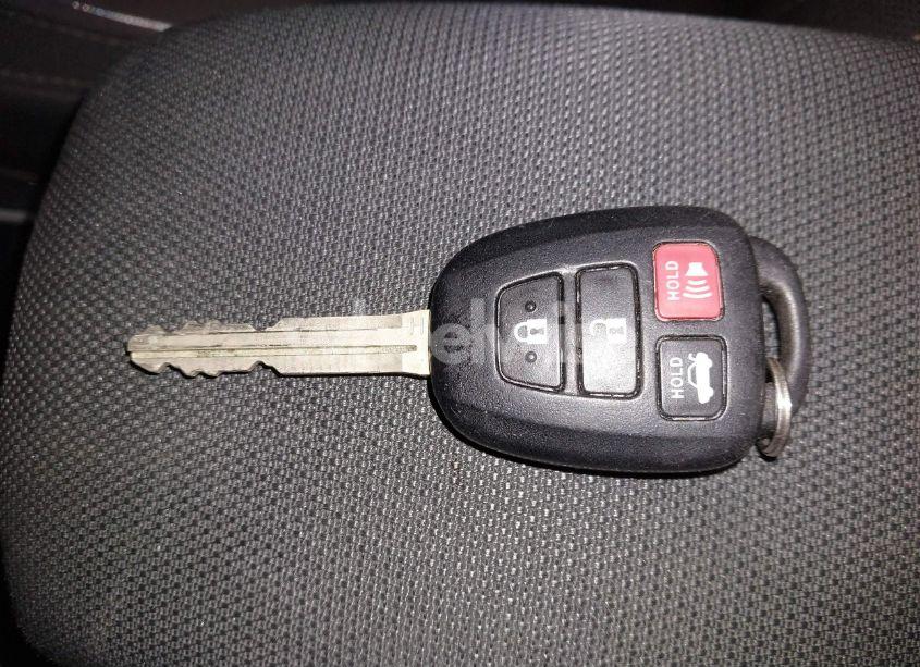 Photo 11 of 2018 Toyota Corolla LE (VIN 2T1BURHE1JC041200)