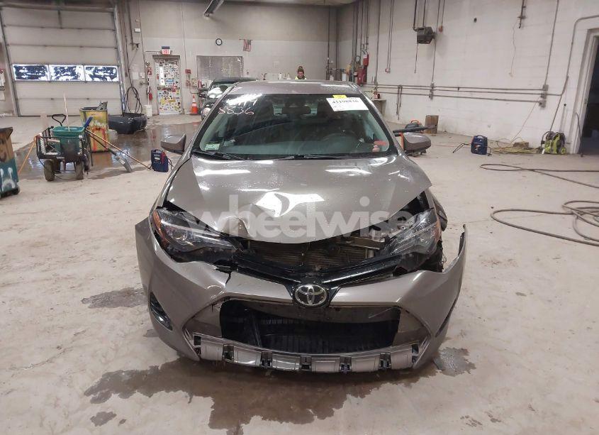 Photo 12 of 2018 Toyota Corolla LE (VIN 2T1BURHE1JC041200)