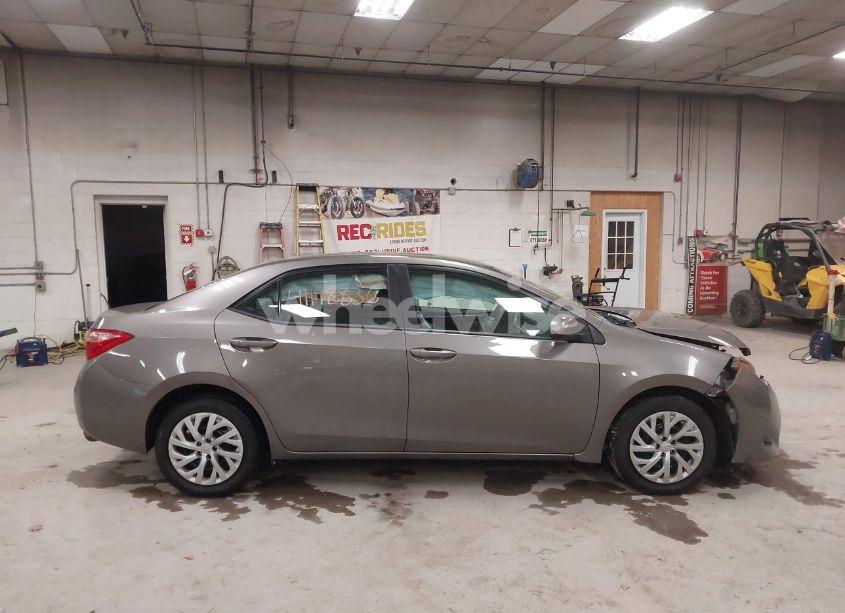 Photo 13 of 2018 Toyota Corolla LE (VIN 2T1BURHE1JC041200)