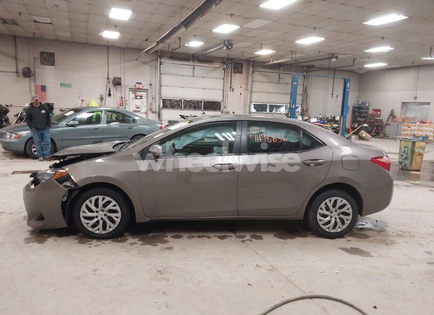 Photo 14 of 2018 Toyota Corolla LE (VIN 2T1BURHE1JC041200)