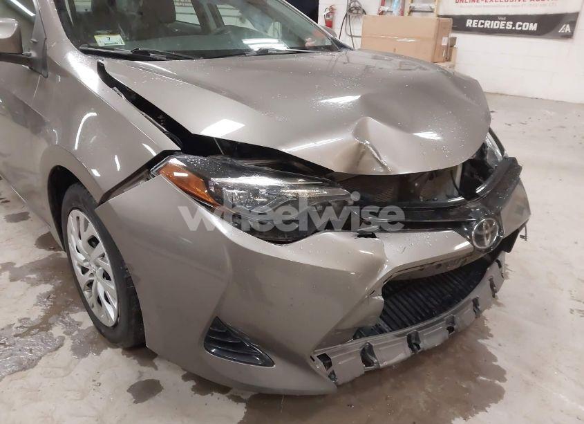 Photo 17 of 2018 Toyota Corolla LE (VIN 2T1BURHE1JC041200)