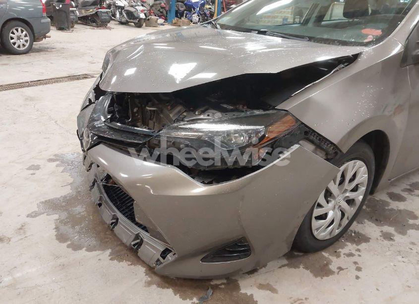 Photo 18 of 2018 Toyota Corolla LE (VIN 2T1BURHE1JC041200)
