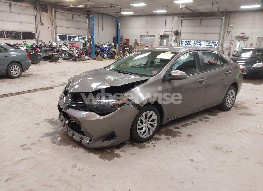 Photo 2 of 2018 Toyota Corolla LE (VIN 2T1BURHE1JC041200)