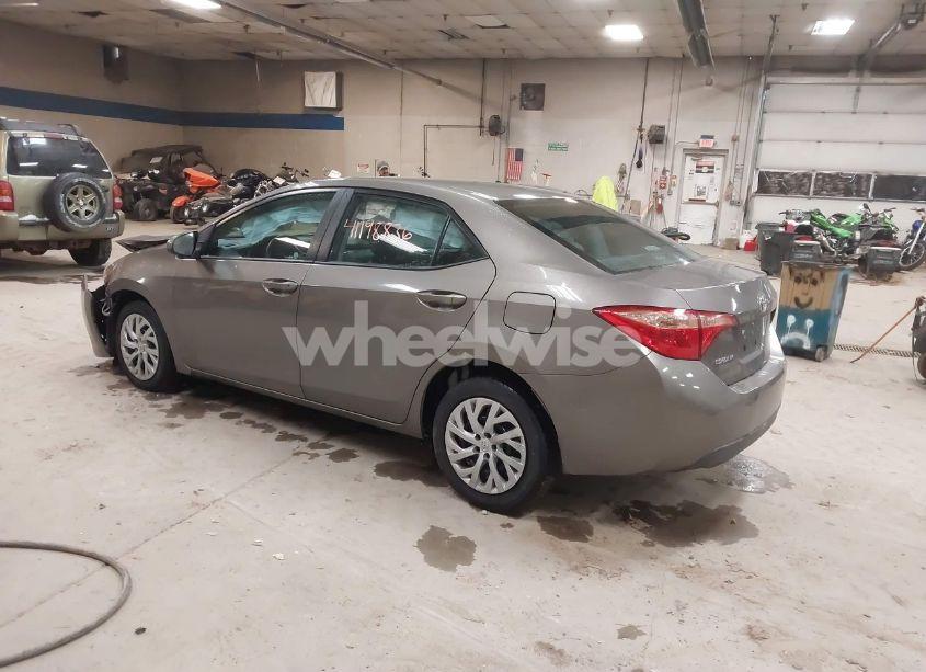 Photo 3 of 2018 Toyota Corolla LE (VIN 2T1BURHE1JC041200)