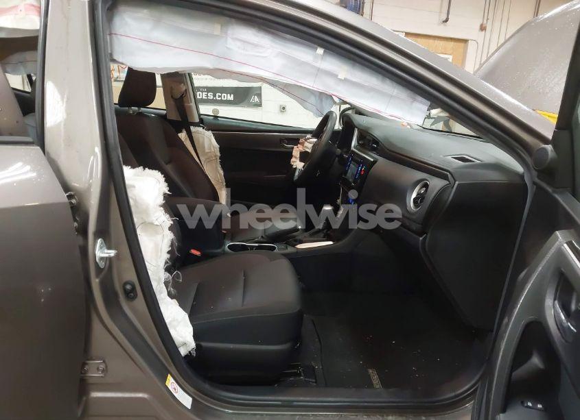 Photo 5 of 2018 Toyota Corolla LE (VIN 2T1BURHE1JC041200)