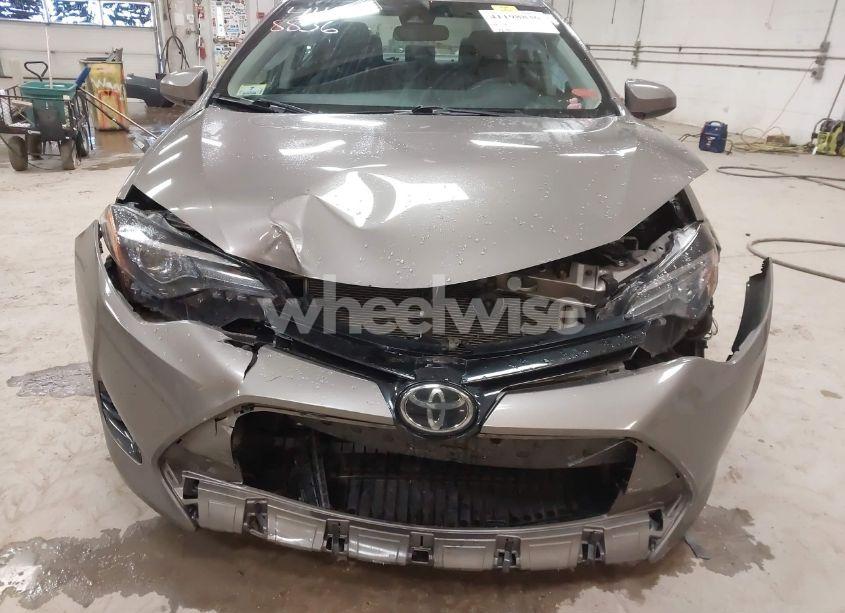 Photo 6 of 2018 Toyota Corolla LE (VIN 2T1BURHE1JC041200)