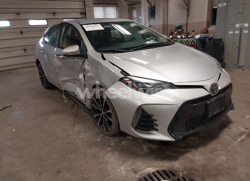 2018 Toyota Corolla SE (VIN 2T1BURHE1JC041875) main photo
