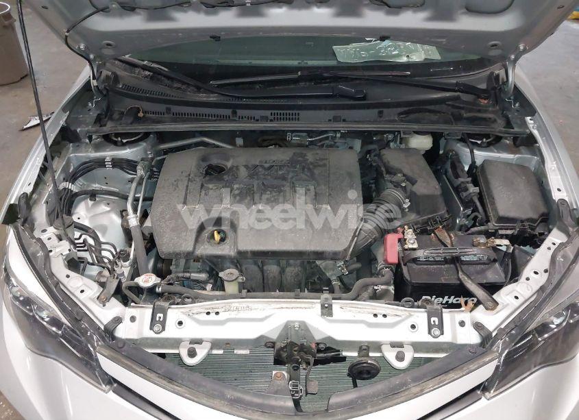 Photo 10 of 2018 Toyota Corolla SE (VIN 2T1BURHE1JC041875)