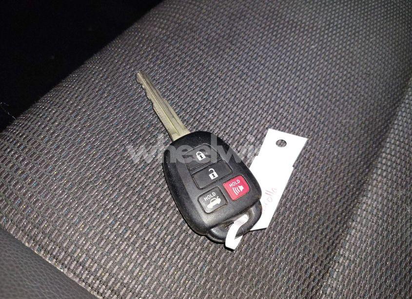 Photo 11 of 2018 Toyota Corolla SE (VIN 2T1BURHE1JC041875)