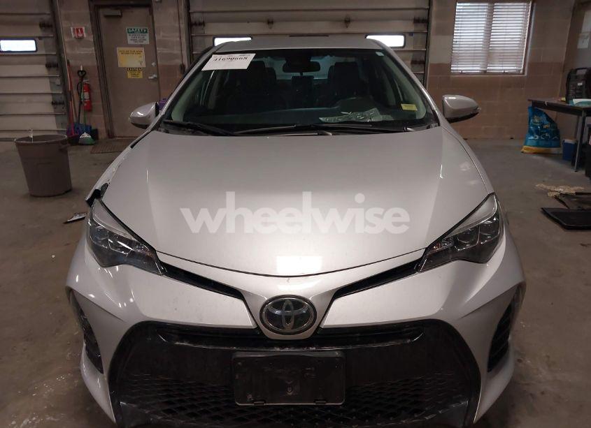 Photo 12 of 2018 Toyota Corolla SE (VIN 2T1BURHE1JC041875)