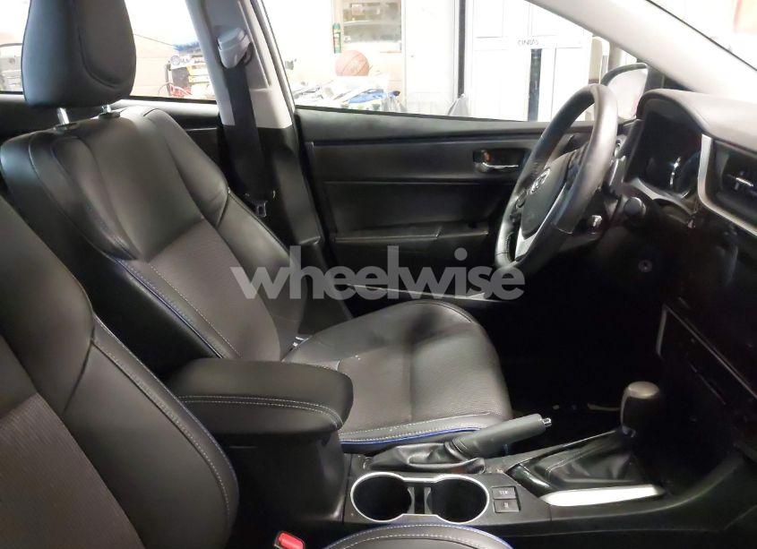 Photo 5 of 2018 Toyota Corolla SE (VIN 2T1BURHE1JC041875)