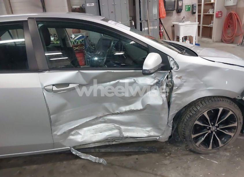 Photo 6 of 2018 Toyota Corolla SE (VIN 2T1BURHE1JC041875)