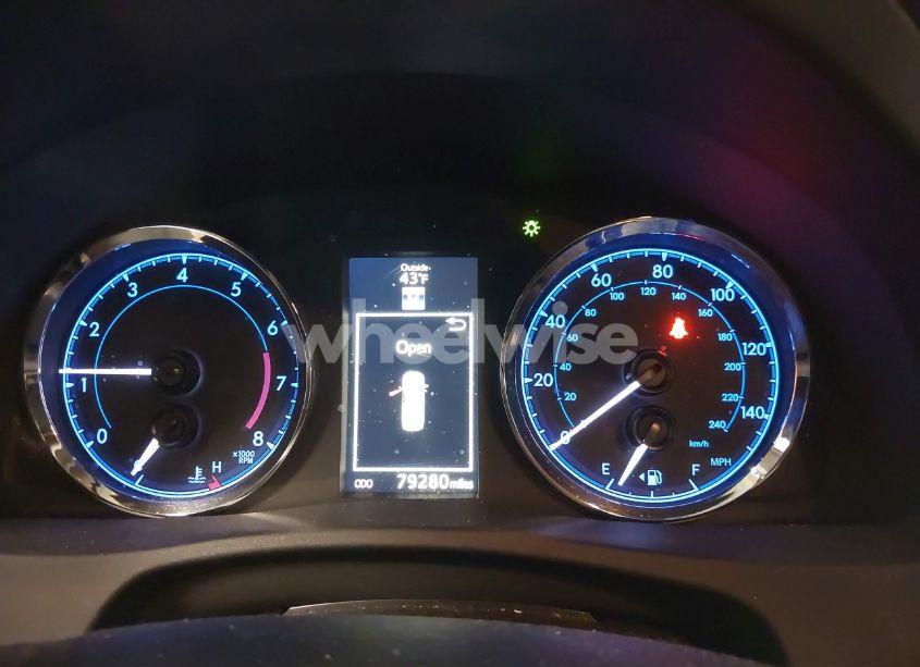 Photo 7 of 2018 Toyota Corolla SE (VIN 2T1BURHE1JC041875)