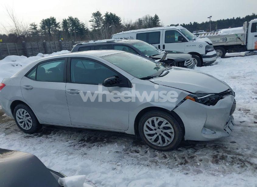 Photo 13 of 2018 Toyota Corolla LE (VIN 2T1BURHE1JC046395)