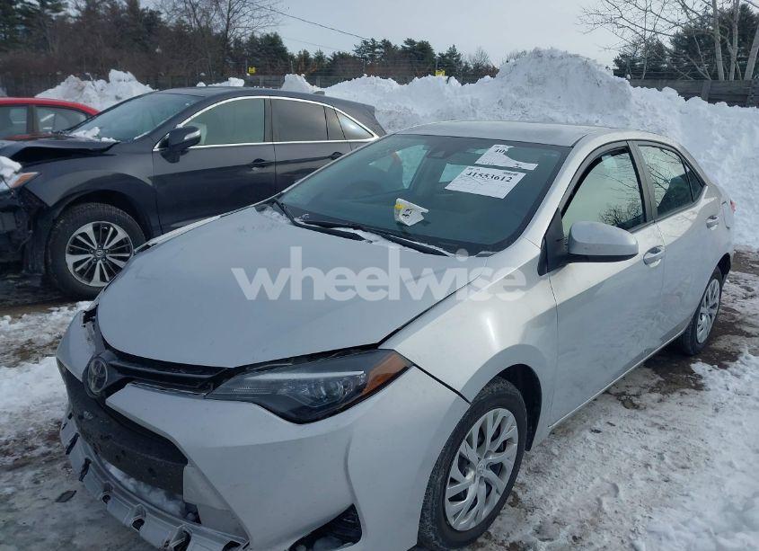 Photo 2 of 2018 Toyota Corolla LE (VIN 2T1BURHE1JC046395)