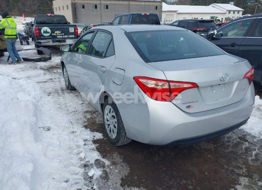 Photo 3 of 2018 Toyota Corolla LE (VIN 2T1BURHE1JC046395)