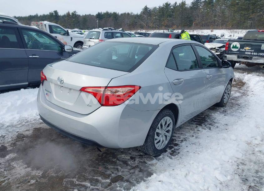 Photo 4 of 2018 Toyota Corolla LE (VIN 2T1BURHE1JC046395)