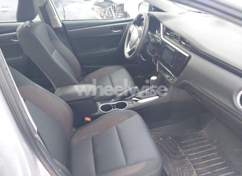 Photo 5 of 2018 Toyota Corolla LE (VIN 2T1BURHE1JC046395)