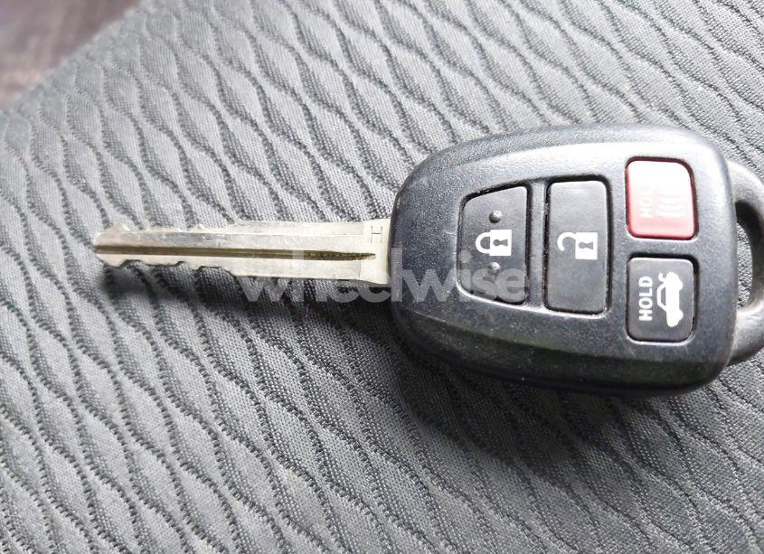 Photo 11 of 2018 Toyota Corolla LE (VIN 2T1BURHE1JC049149)