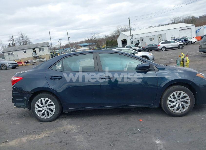 Photo 13 of 2018 Toyota Corolla LE (VIN 2T1BURHE1JC049149)