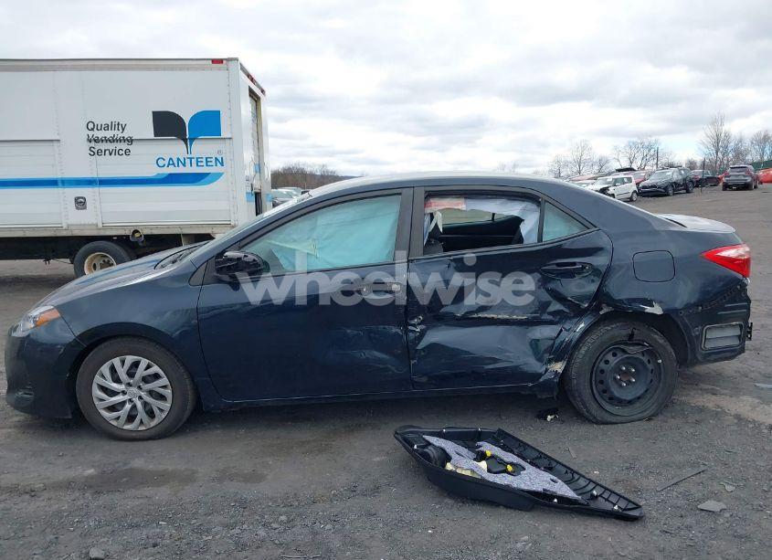 Photo 14 of 2018 Toyota Corolla LE (VIN 2T1BURHE1JC049149)