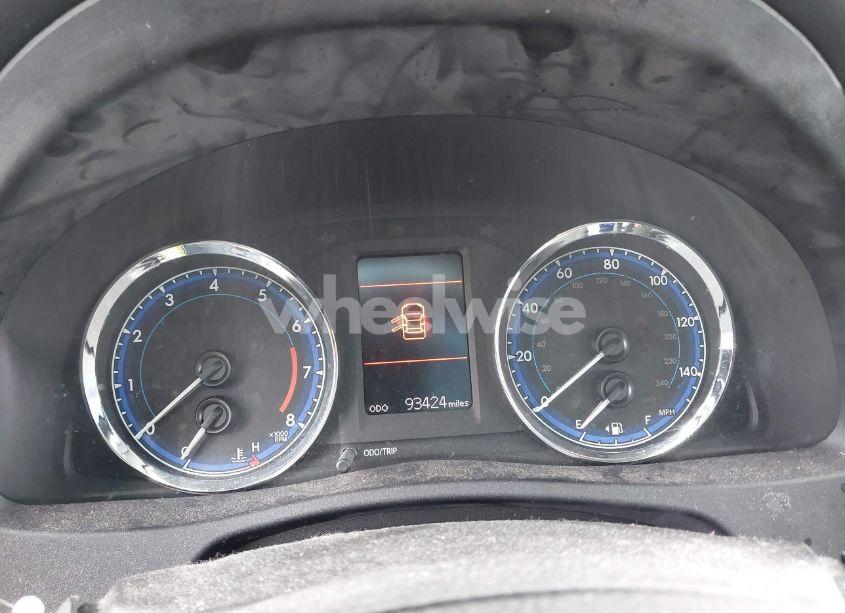 Photo 15 of 2018 Toyota Corolla LE (VIN 2T1BURHE1JC049149)