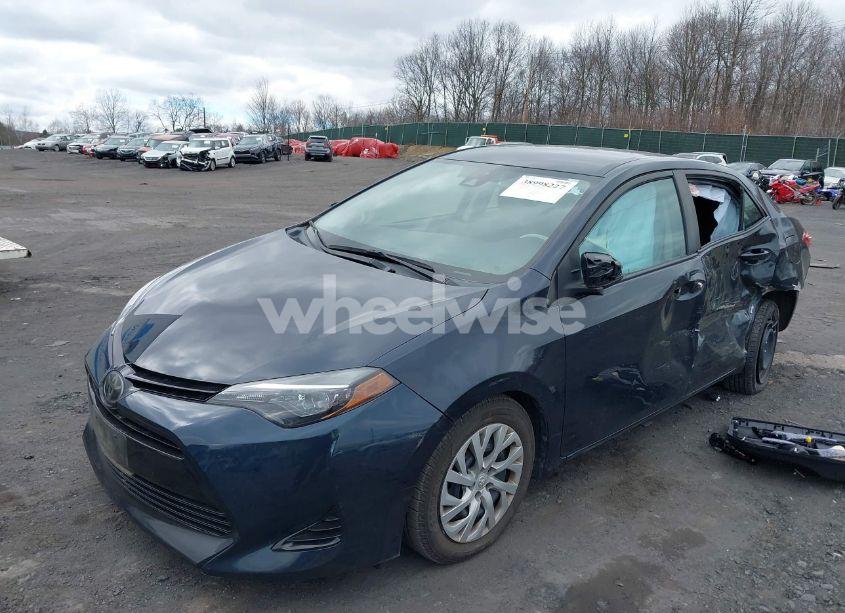 Photo 2 of 2018 Toyota Corolla LE (VIN 2T1BURHE1JC049149)
