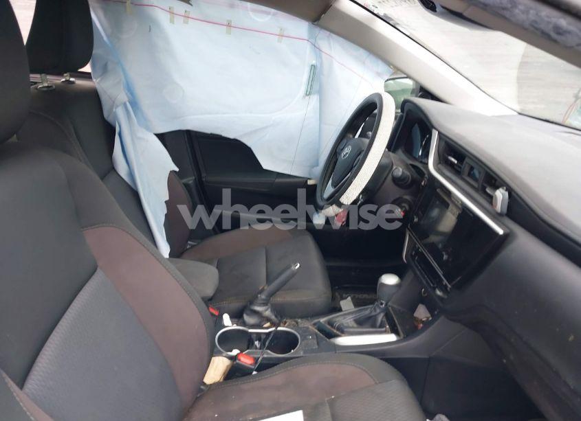 Photo 5 of 2018 Toyota Corolla LE (VIN 2T1BURHE1JC049149)