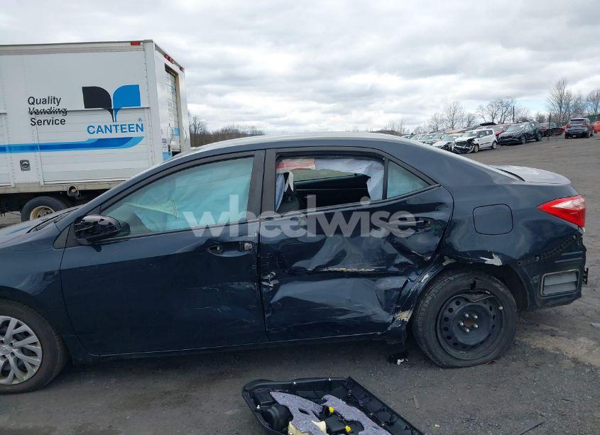 Photo 6 of 2018 Toyota Corolla LE (VIN 2T1BURHE1JC049149)