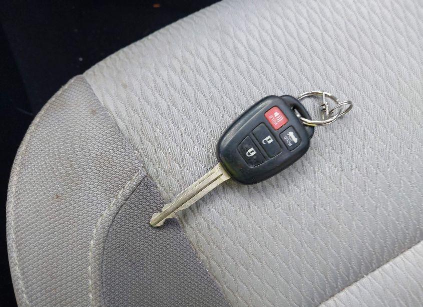 Photo 11 of 2018 Toyota Corolla LE (VIN 2T1BURHE1JC049491)