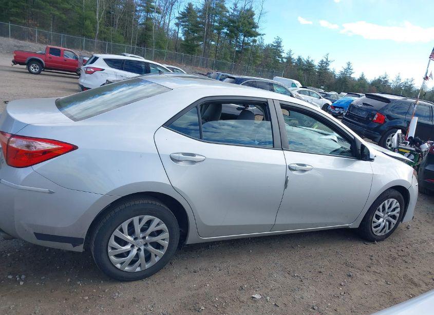Photo 13 of 2018 Toyota Corolla LE (VIN 2T1BURHE1JC049491)