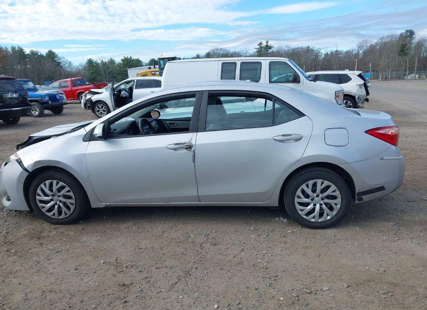 Photo 14 of 2018 Toyota Corolla LE (VIN 2T1BURHE1JC049491)