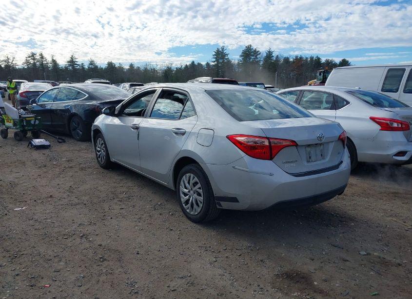 Photo 3 of 2018 Toyota Corolla LE (VIN 2T1BURHE1JC049491)