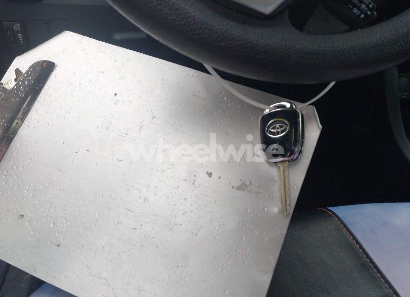 Photo 11 of 2018 Toyota Corolla LE (VIN 2T1BURHE1JC051841)