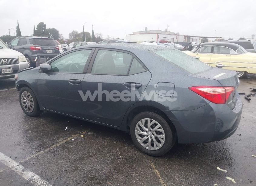 Photo 15 of 2018 Toyota Corolla LE (VIN 2T1BURHE1JC051841)