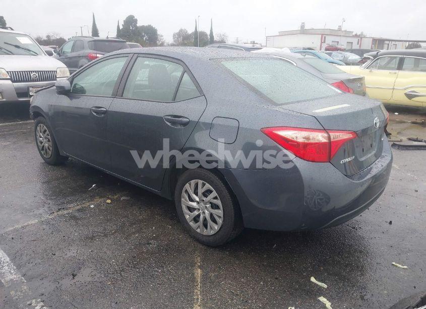 Photo 3 of 2018 Toyota Corolla LE (VIN 2T1BURHE1JC051841)