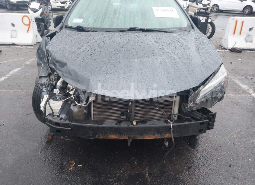 Photo 6 of 2018 Toyota Corolla LE (VIN 2T1BURHE1JC051841)