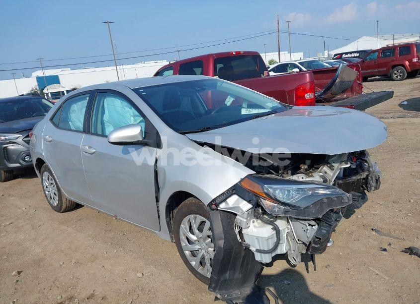 2018 Toyota Corolla LE (VIN 2T1BURHE1JC054691) main photo