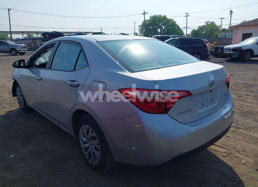 Photo 3 of 2018 Toyota Corolla LE (VIN 2T1BURHE1JC054691)
