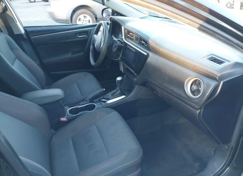 Photo 5 of 2018 Toyota Corolla LE (VIN 2T1BURHE1JC055288)