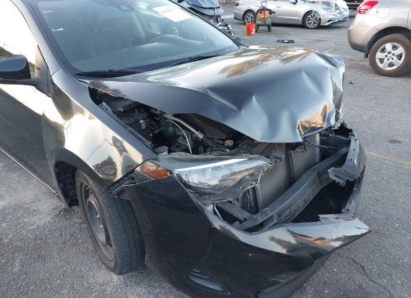 Photo 6 of 2018 Toyota Corolla LE (VIN 2T1BURHE1JC055288)