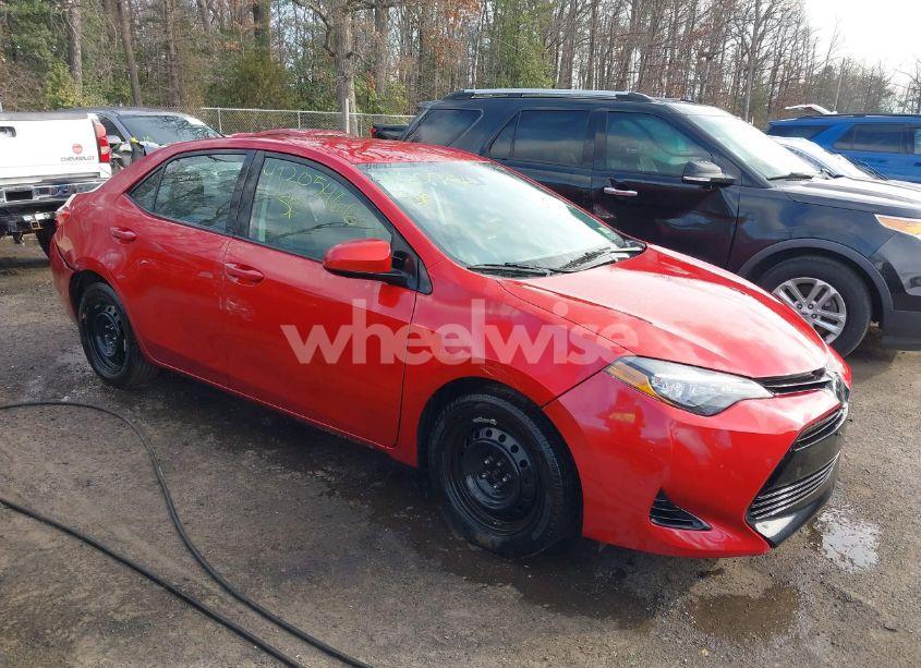 2018 Toyota Corolla LE (VIN 2T1BURHE1JC055615) main photo