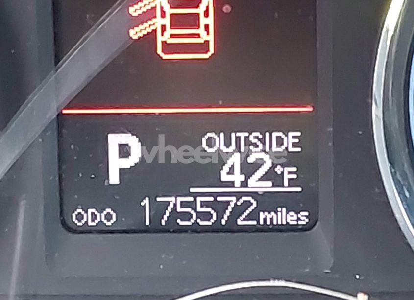 Photo 15 of 2018 Toyota Corolla LE (VIN 2T1BURHE1JC055615)