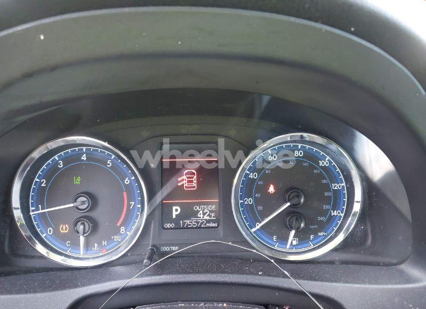 Photo 7 of 2018 Toyota Corolla LE (VIN 2T1BURHE1JC055615)