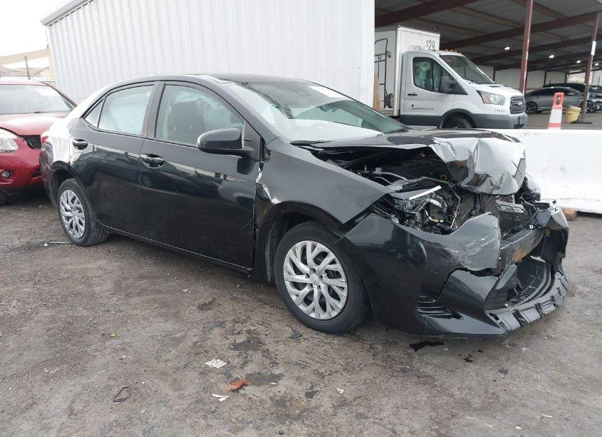 2018 Toyota Corolla LE (VIN 2T1BURHE1JC057591) main photo