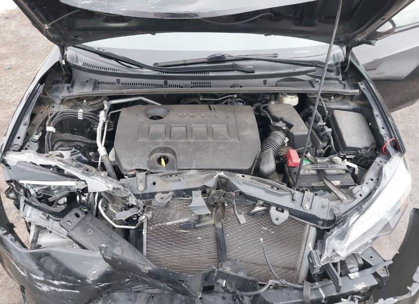 Photo 10 of 2018 Toyota Corolla LE (VIN 2T1BURHE1JC057591)