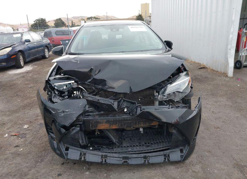 Photo 13 of 2018 Toyota Corolla LE (VIN 2T1BURHE1JC057591)