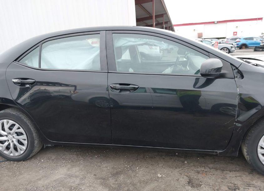 Photo 14 of 2018 Toyota Corolla LE (VIN 2T1BURHE1JC057591)